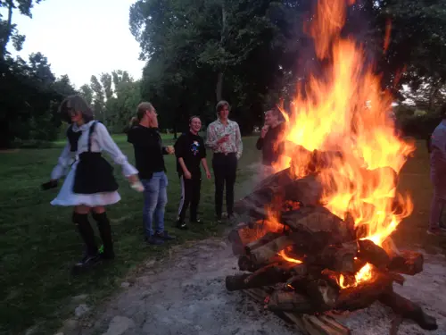 wszyscy świetnie bawili się na ognisku (szczególnie prof. mucha)